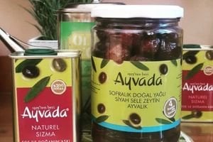 Ayvada Ayvalık Doğal Siyah Zeytini