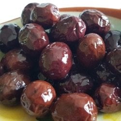 Ayvada Ayvalık Doğal Siyah Zeytini
