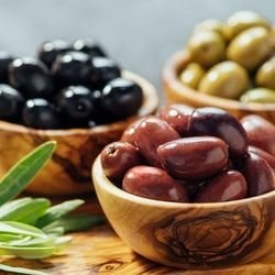 Doğal Siyah Zeytin: Sele zeytini mi Salamura mı?