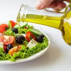 Salatalar İçin En İyi Zeytinyağı Önerileri