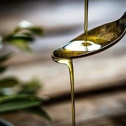 Sahte Zeytinyağı Nasıl Anlaşılır? Gerçek Zeytinyağını Tanımanın 4 Yolu