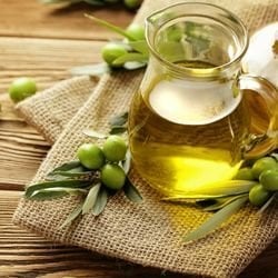 Soğuk Sıkım Natürel Sızma Zeytinyağı: Kalitenin ve Doğallığın Adı