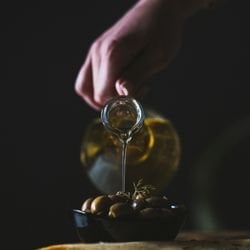 Zeytinyağı Efsanelerine Ayvada Dokunuşu: Gerçek mi, Mit mi?