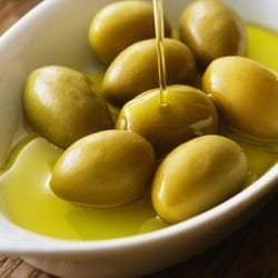 Zeytinyağı ile Cilt ve Saç Bakımı: Evde Doğal Maskeler